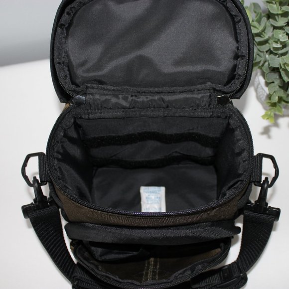 Tamrac Aero Carrying Case for Camera - Picture 7 of 12